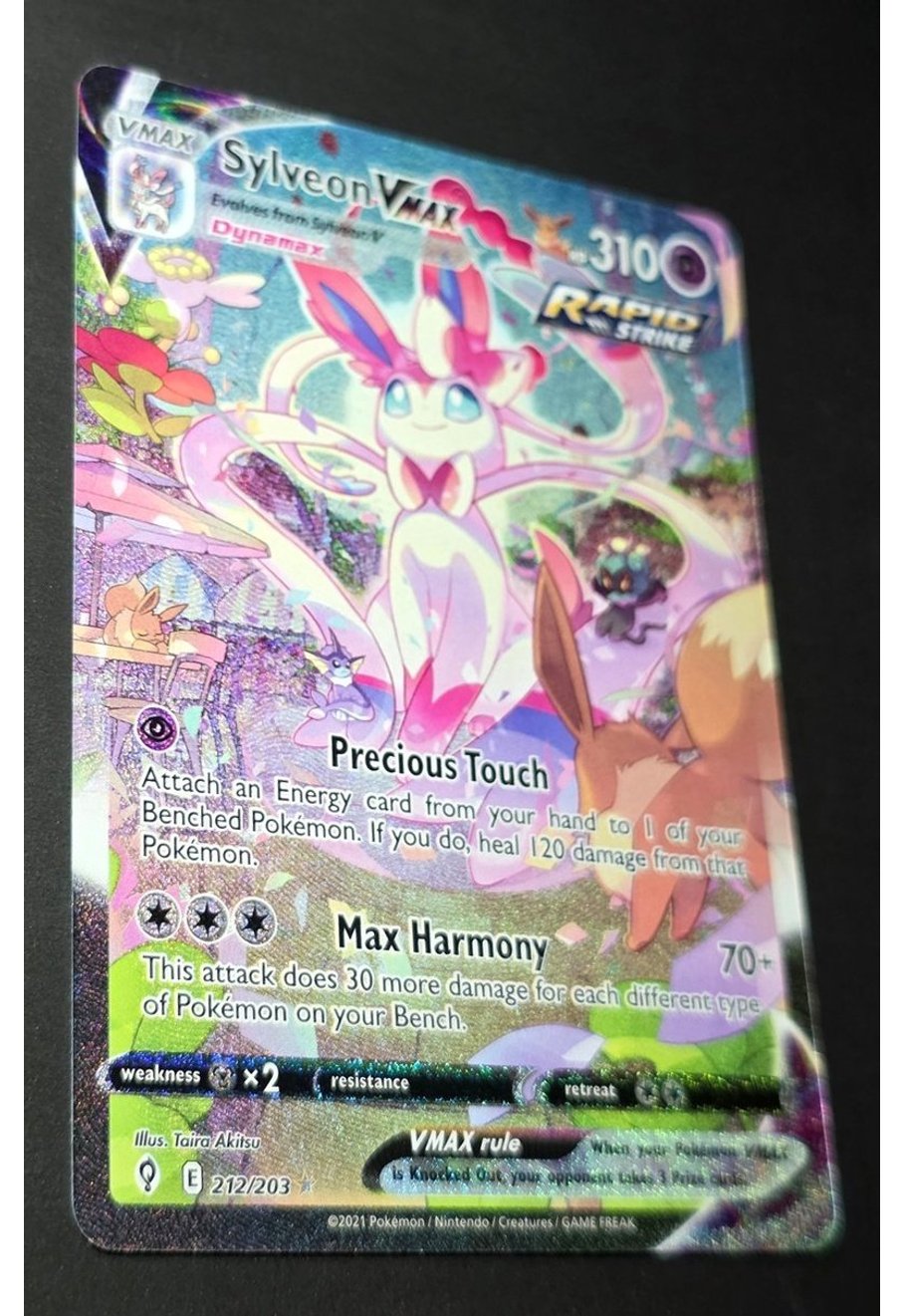 Sylveon VMAX 212/203 Secret Rare Evolving Skies NM